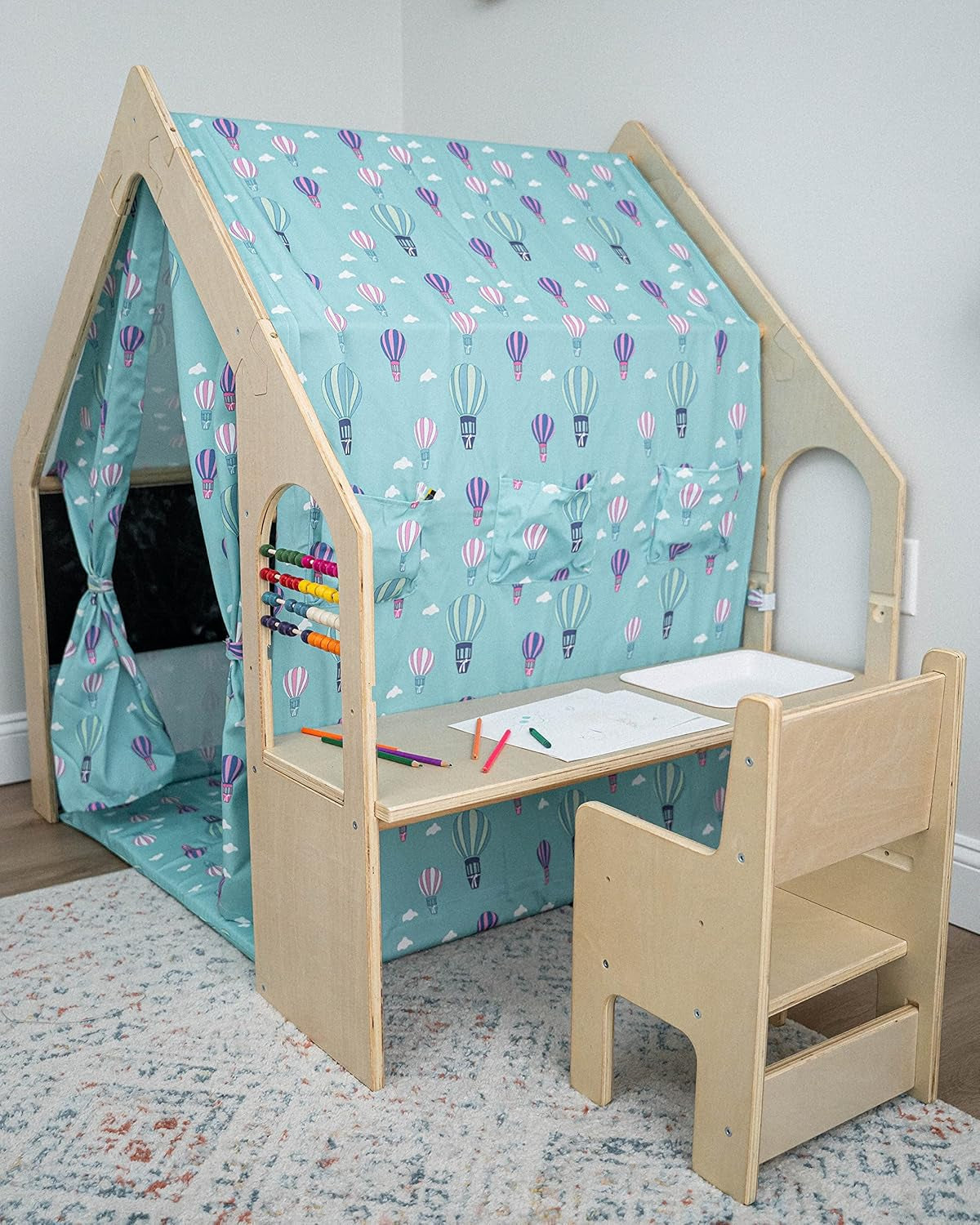 Maisonnette Montessori d'Intérieur avec Bureau Chaise et Tableau