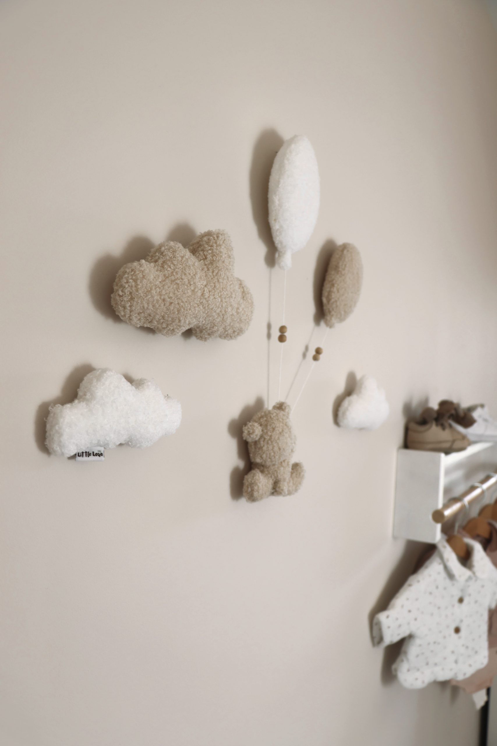 Composition Bouclé Nounours – Set de 6 décorations murales pour chambre bébé