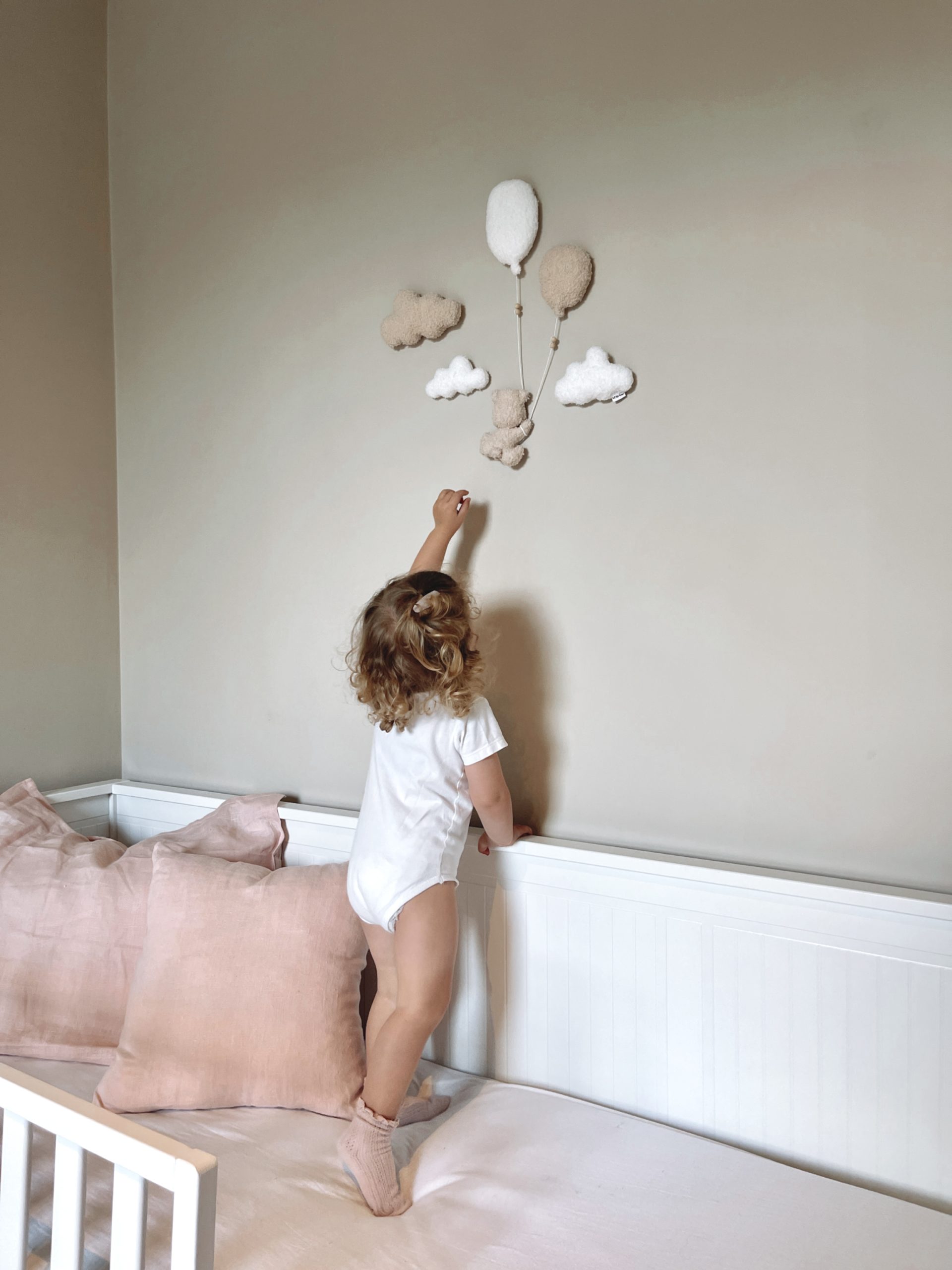 Composition Bouclé Nounours – Set de 6 décorations murales pour chambre bébé